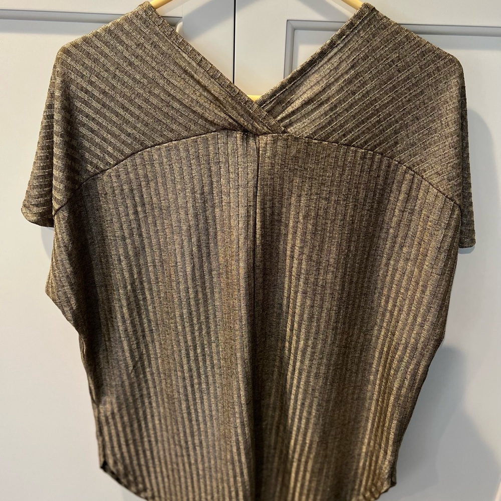 She + Sky mocha Metallic short sleeve top sz Med NWT - Picture 3 of 5